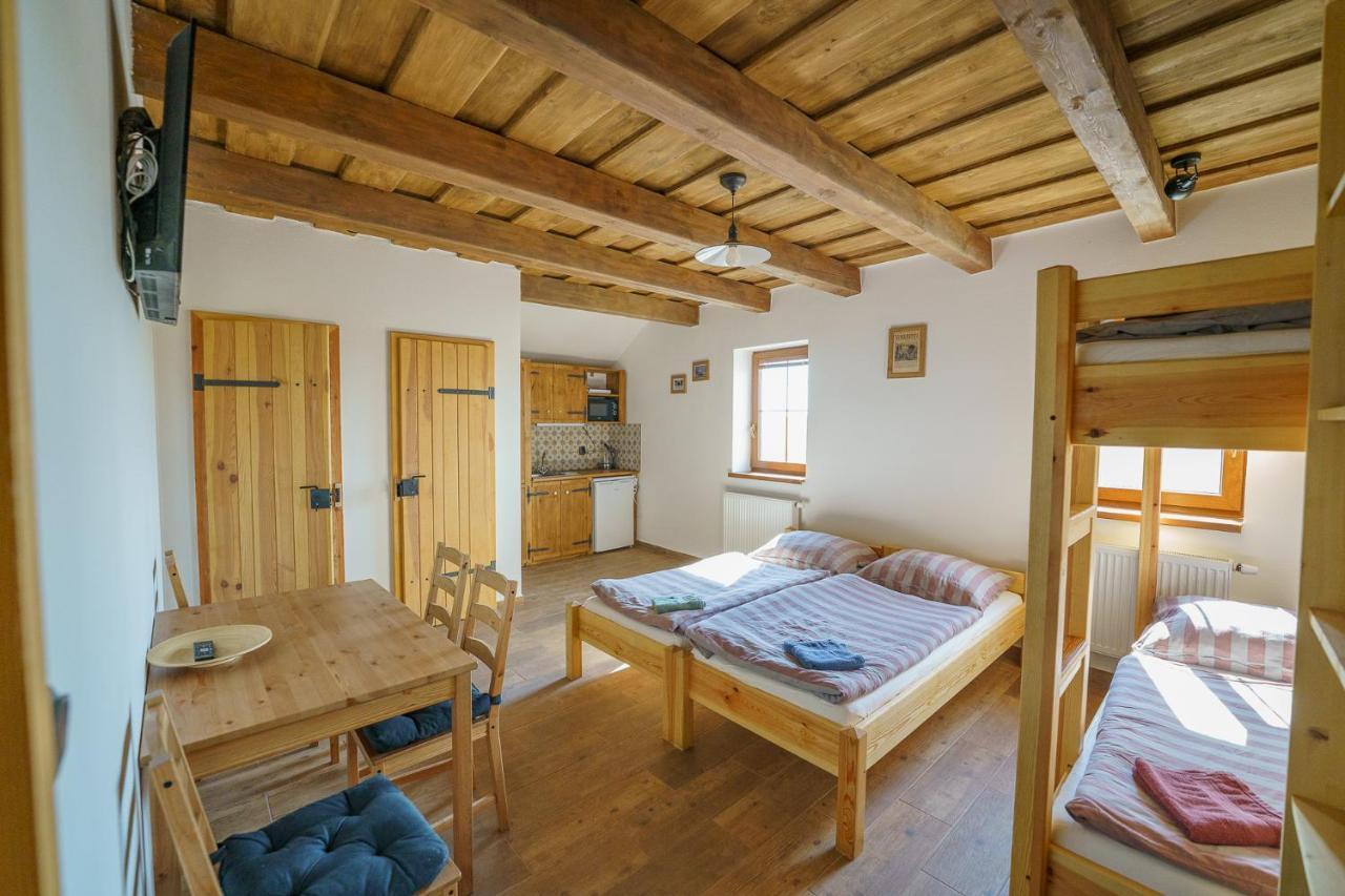 Apartmany Pausram Pouzdrany Экстерьер фото